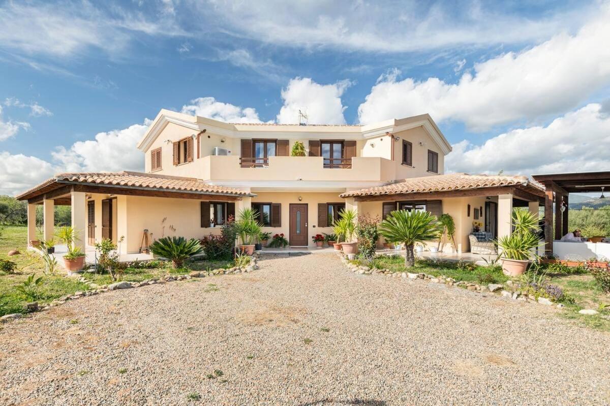 Villa Maria Maracalagonis Exteriör bild